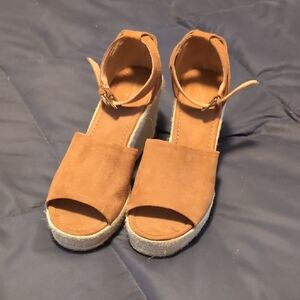 Universal Thread Women's Tan Espadrille Sandals